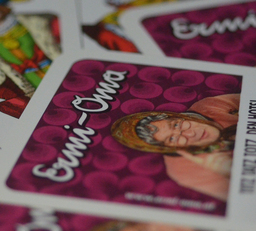 Sogar Spielkarten mit der berühmten Ermi-Oma auf der Rückseite gibt es.:  (© e-dvertising)